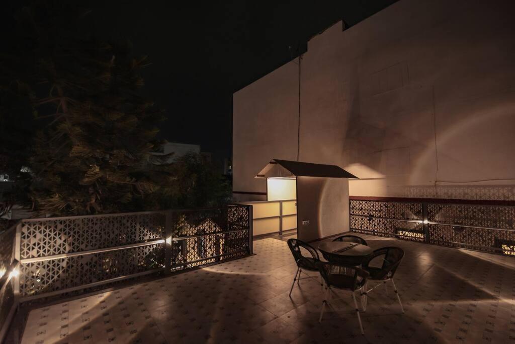 Saiba Outhouse- 4 Bed Room- Pool- Theatre- Partyhall- Garden & Terrace Sitting Area Dzsaipur Kültér fotó