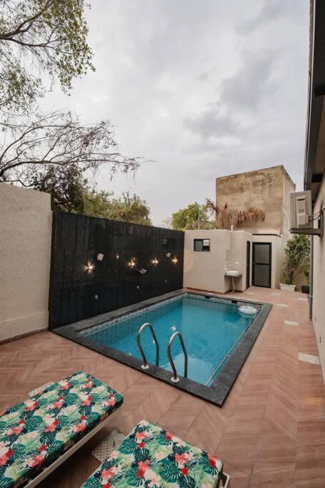 Saiba Outhouse- 4 Bed Room- Pool- Theatre- Partyhall- Garden & Terrace Sitting Area Dzsaipur Kültér fotó
