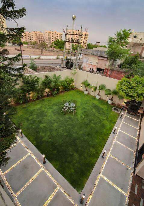 Saiba Outhouse- 4 Bed Room- Pool- Theatre- Partyhall- Garden & Terrace Sitting Area Dzsaipur Kültér fotó