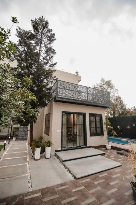 Saiba Outhouse- 4 Bed Room- Pool- Theatre- Partyhall- Garden & Terrace Sitting Area Dzsaipur Kültér fotó