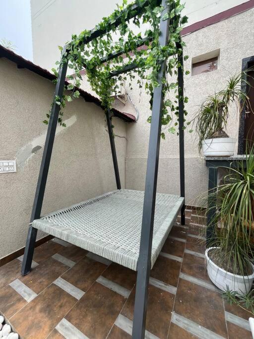 Saiba Outhouse- 4 Bed Room- Pool- Theatre- Partyhall- Garden & Terrace Sitting Area Dzsaipur Kültér fotó