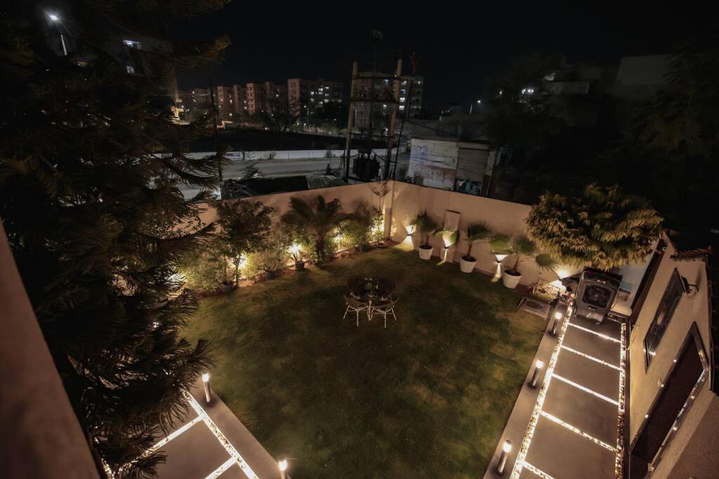 Saiba Outhouse- 4 Bed Room- Pool- Theatre- Partyhall- Garden & Terrace Sitting Area Dzsaipur Kültér fotó