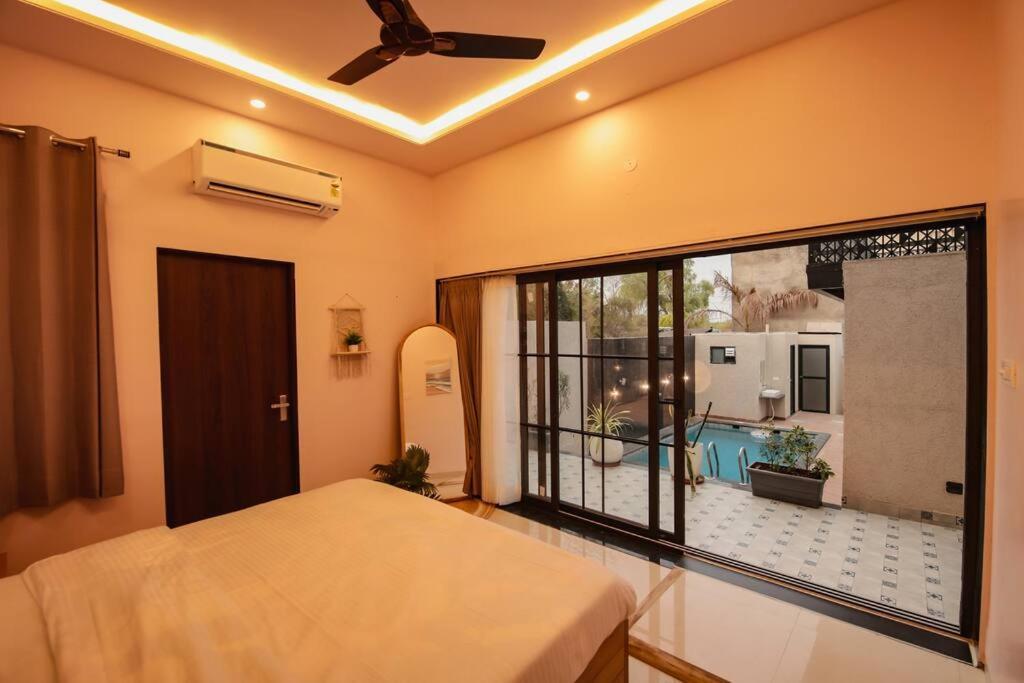 Saiba Outhouse- 4 Bed Room- Pool- Theatre- Partyhall- Garden & Terrace Sitting Area Dzsaipur Kültér fotó
