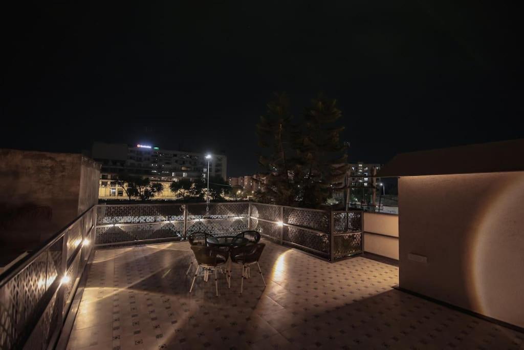 Saiba Outhouse- 4 Bed Room- Pool- Theatre- Partyhall- Garden & Terrace Sitting Area Dzsaipur Kültér fotó