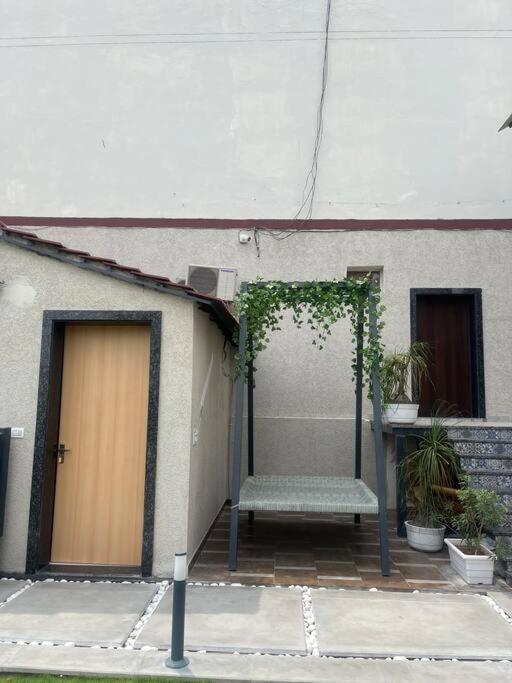 Saiba Outhouse- 4 Bed Room- Pool- Theatre- Partyhall- Garden & Terrace Sitting Area Dzsaipur Kültér fotó