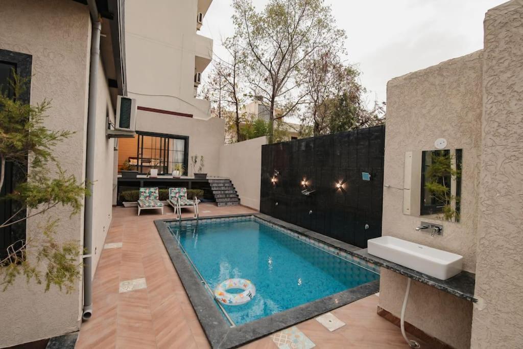 Saiba Outhouse- 4 Bed Room- Pool- Theatre- Partyhall- Garden & Terrace Sitting Area Dzsaipur Kültér fotó